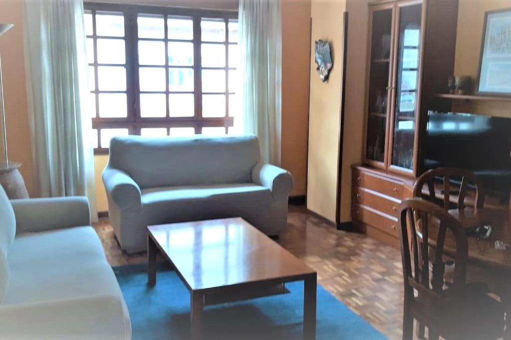 Sella Appartement Arriondas Buitenkant foto
